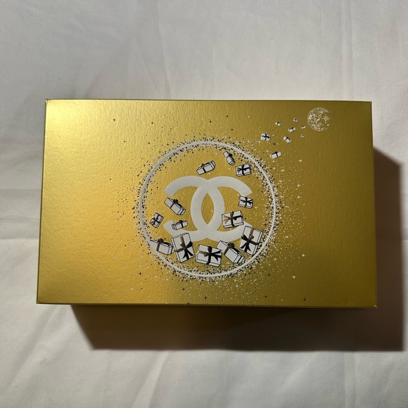 Chanel On The Go Moisture Gift Set - Picture 2 of 12